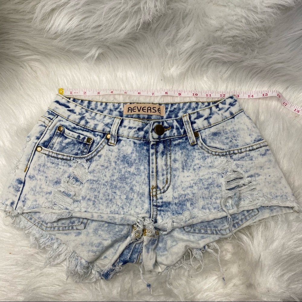 Reverse Acid Was Distressed Raw Hem Shorts Size Medium